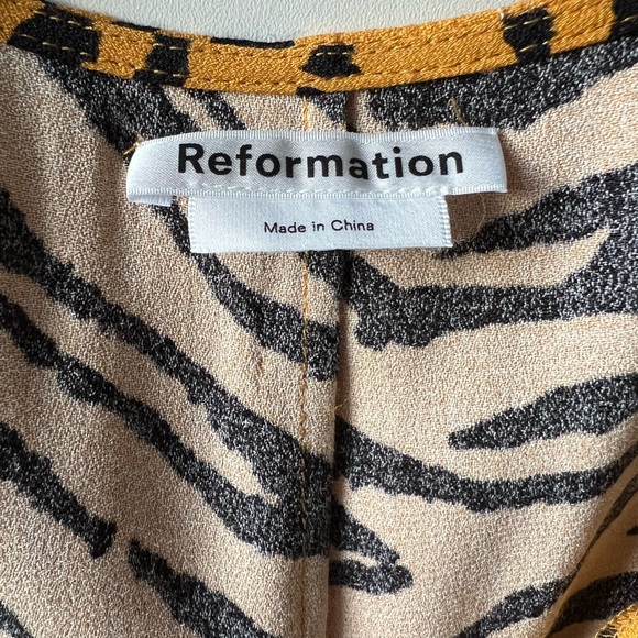 Animal print button down, sweetheart neckline Reformation top. - Picture 3 of 7